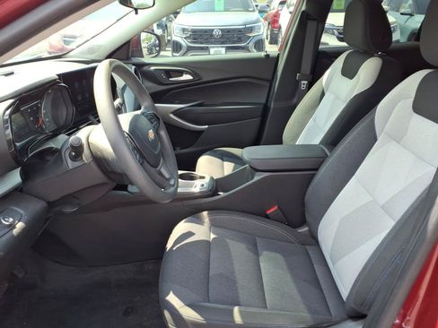 Used 2025 Chevrolet Trax LS w/ LS Convenience Package FWD image 20