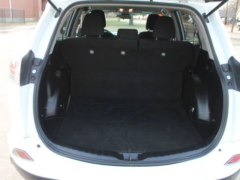 Used 2018 Toyota RAV4 LE image 23