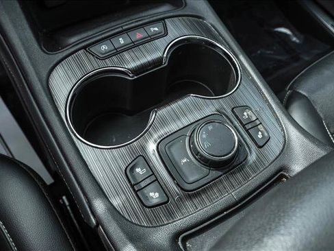 Used 2023 GMC Acadia SLT FWD image 21