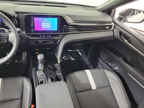 Used 2025 Toyota Camry SE FWD image 17