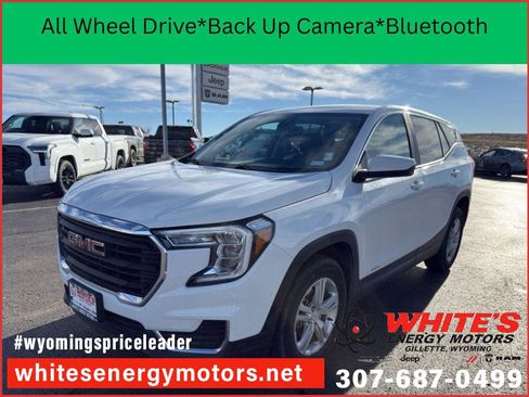 Used 2024 GMC Terrain SLE image 1