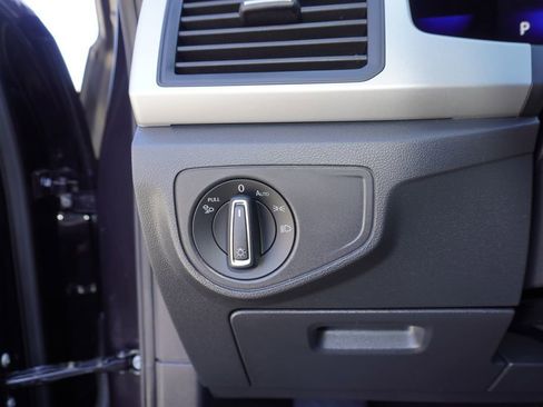 Used 2022 Volkswagen Atlas Cross Sport SE image 19