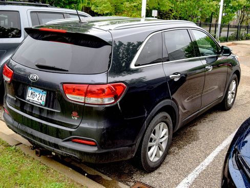 Used 2017 Kia Sorento AWD image 16