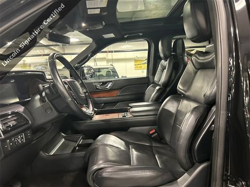 Certified 2022 Lincoln Navigator Reserve w/ Monochromatic Package image 10