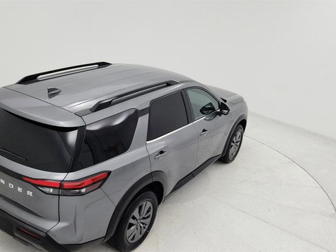 Used 2025 Nissan Pathfinder SV image 16