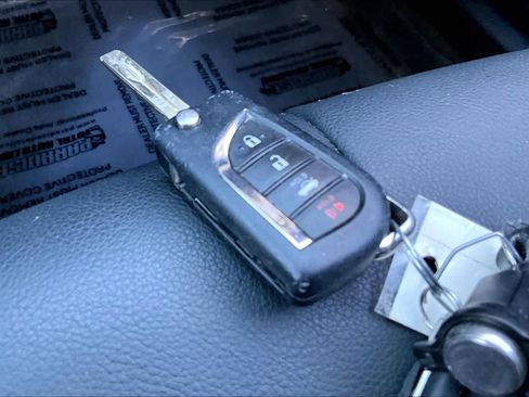 Used 2024 Toyota Camry SE image 13