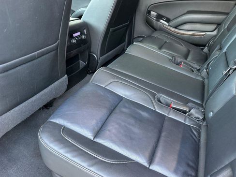 Used 2019 Chevrolet Suburban LT image 12
