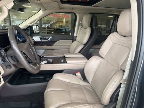 Used 2024 Lincoln Navigator Reserve AWD/4WD image 9