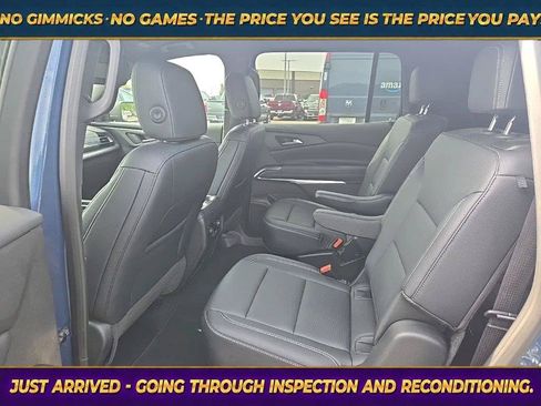 Used 2025 Chevrolet Traverse LT FWD image 15