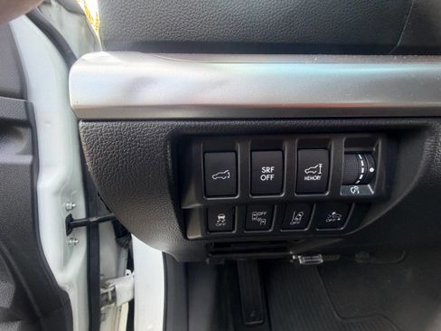 Used 2017 Subaru Outback 2.5i Limited AWD/4WD image 33