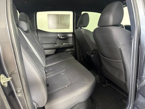 Used 2019 Toyota Tacoma TRD Off-Road AWD/4WD image 5