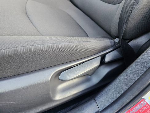 Used 2021 Toyota Corolla LE image 23