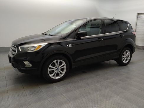 Used 2017 Ford Escape SE FWD image 2