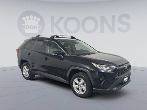 Used 2021 Toyota RAV4 XLE w/ Convenience Package image 10