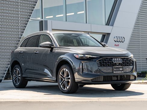 Certified 2025 Audi Q5 Premium w/ Convenience Package AWD/4WD image 1