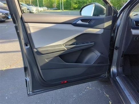 New 2024 Volkswagen Taos SE image 11