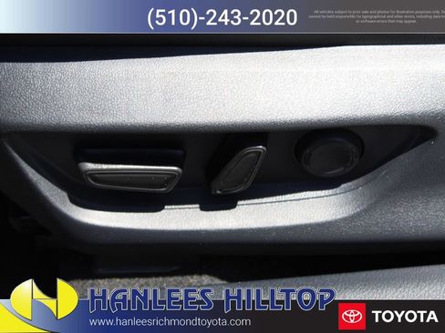 Used 2025 Toyota Camry SE FWD image 13