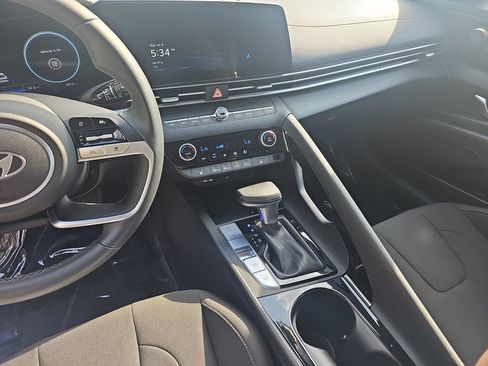 Certified 2025 Hyundai Elantra SEL FWD image 22