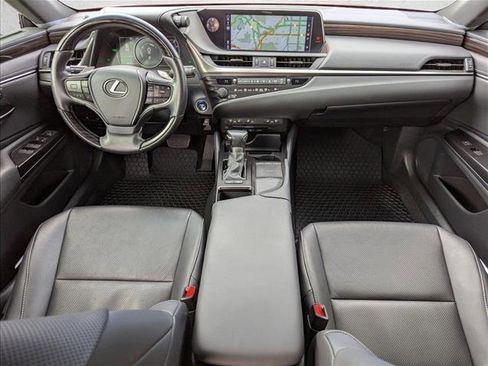 Used 2019 Lexus ES 300h w/ Premium Package image 17