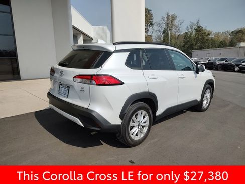 Used 2024 Toyota Corolla Cross LE image 7