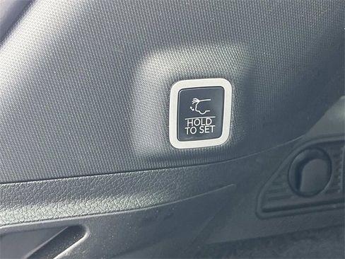 Used 2024 Jeep Grand Cherokee Overland w/ Luxury Tech Group IV image 24