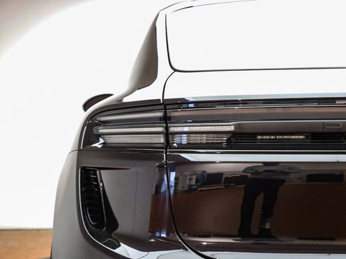 Used 2025 Porsche Macan Turbo Electric image 8