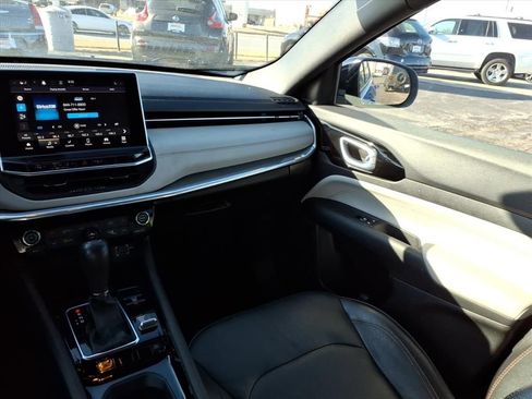 Used 2023 Jeep Compass Limited image 14