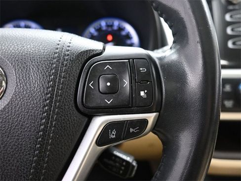 Used 2017 Toyota Highlander XLE image 17