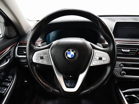 Used 2022 BMW 740i xDrive w/ Premium Package image 9