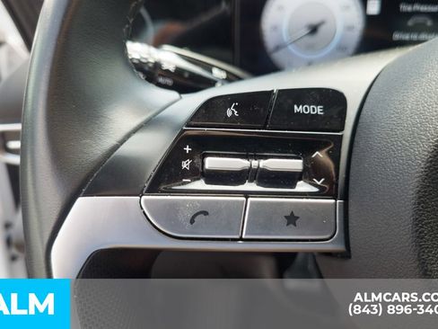 Used 2025 Hyundai Elantra SEL FWD image 15
