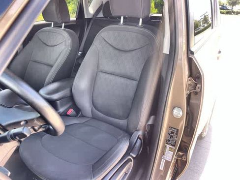 Used 2014 Kia Soul FWD image 11