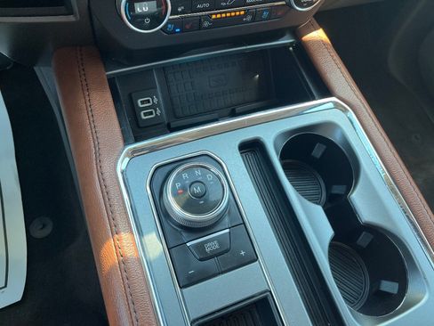 Used 2018 Ford Expedition XLT w/ Equipment Group 202A RWD image 16