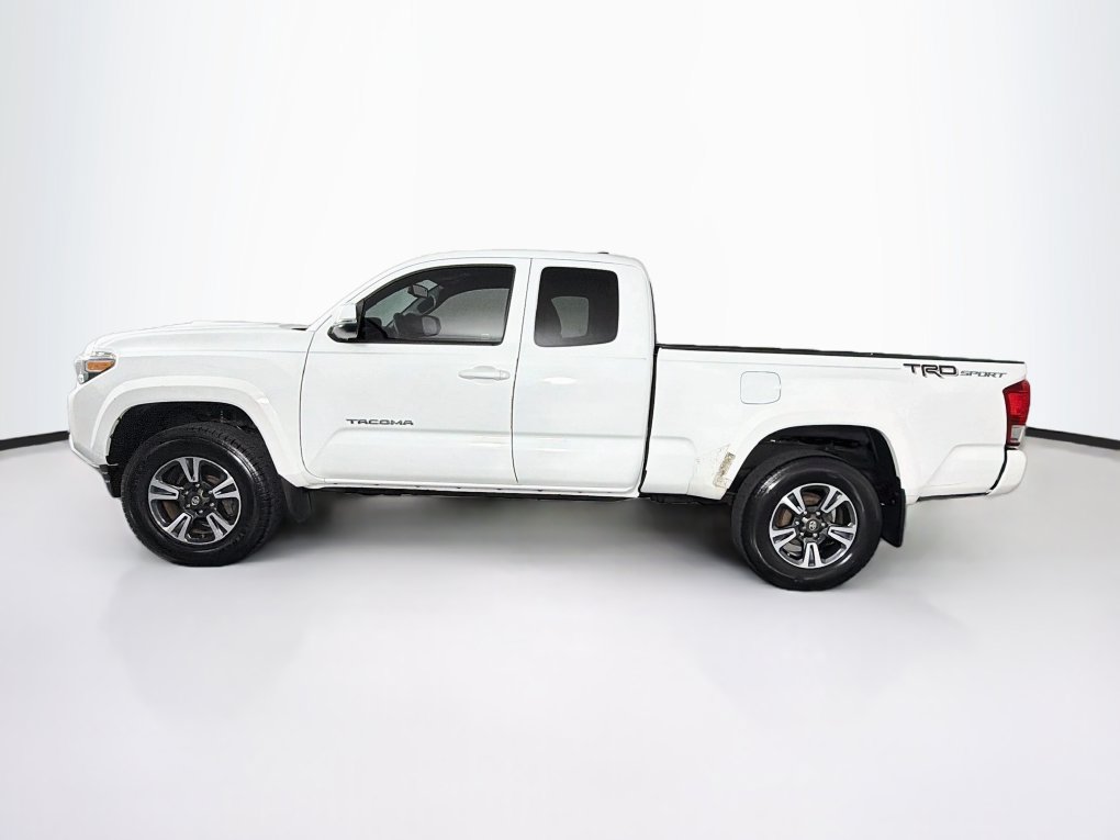 Used 2017 Toyota Tacoma TRD Sport w/ Tow Package RWD image 6
