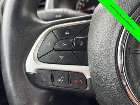 Used 2018 Jeep Renegade Latitude FWD image 12