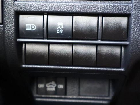 Certified 2025 Toyota Tacoma TRD Off-Road AWD/4WD image 16