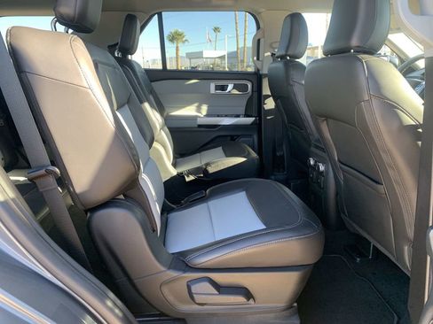 Used 2022 Ford Explorer XLT w/ Equipment Group 202A image 32