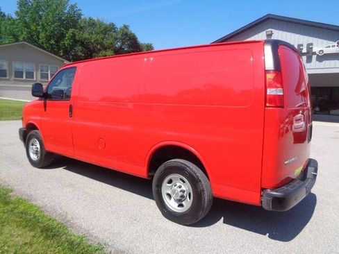 Used 2024 Chevrolet Express 2500 w/ Driver Convenience Package RWD image 3