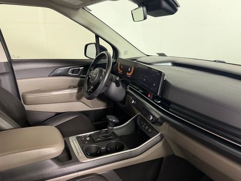 Used 2025 Kia Carnival image 28