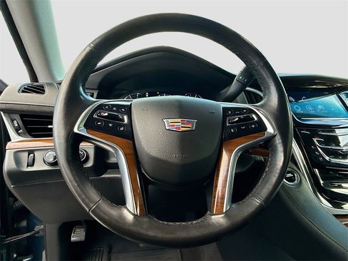 Used 2020 Cadillac Escalade Luxury image 12