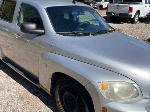 Used 2011 Chevrolet HHR LS image 5