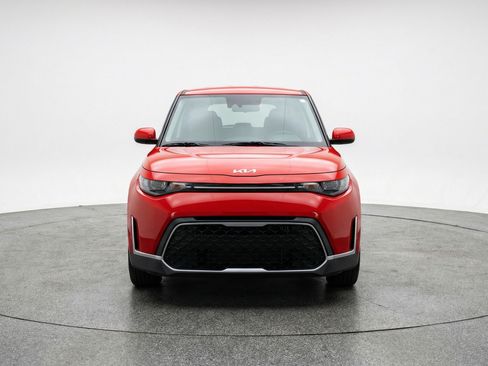 Used 2025 Kia Soul LX w/ LX Technology Package FWD image 2