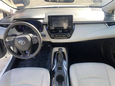 Used 2020 Toyota Corolla LE FWD image 18