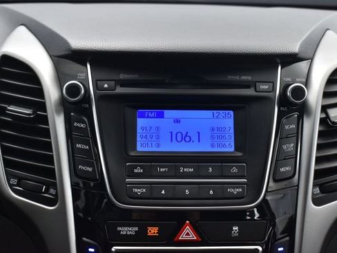 Used 2015 Hyundai Elantra GT FWD image 14