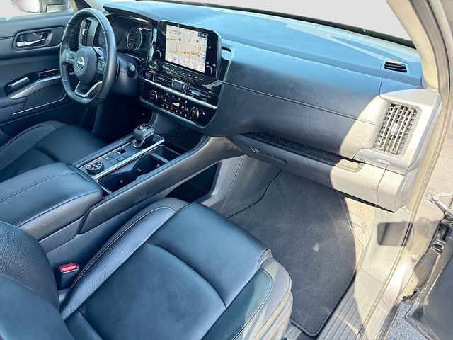 Used 2023 Nissan Pathfinder SL AWD/4WD image 30