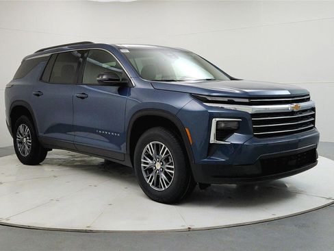 New 2026 Chevrolet Traverse LT image 1