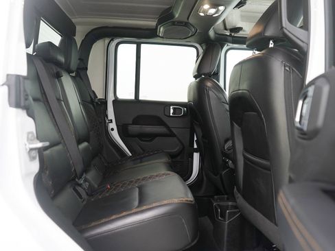 Used 2023 Jeep Gladiator Overland image 12