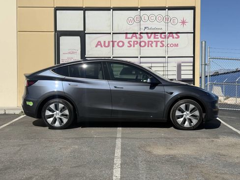 Used 2023 Tesla Model Y Long Range image 4