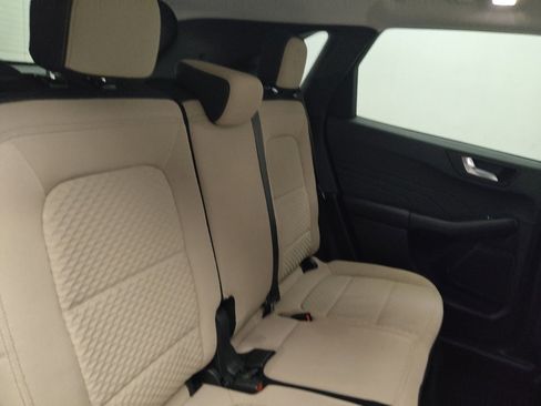 Used 2021 Ford Escape SE image 19