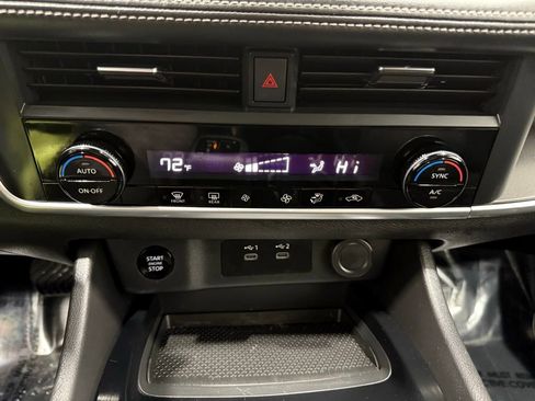 Used 2025 Nissan Rogue SV image 34