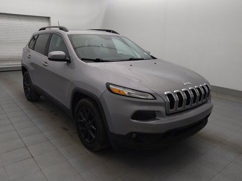 Used 2018 Jeep Cherokee Latitude Plus image 13